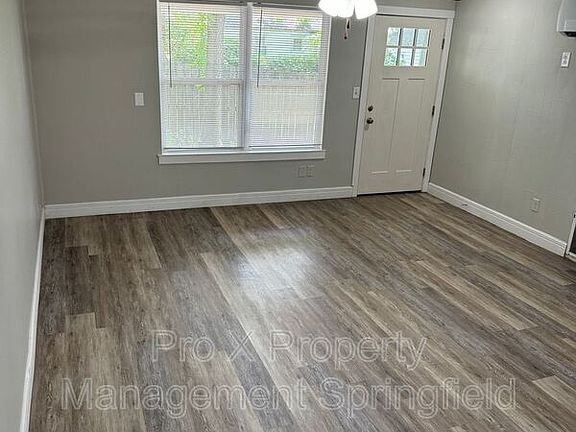 3rd image of 1617 N Jefferson Ave Unit 1