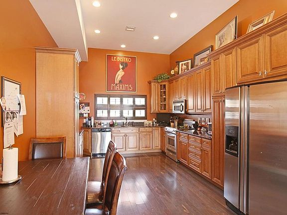 4th image of 311 River Dr