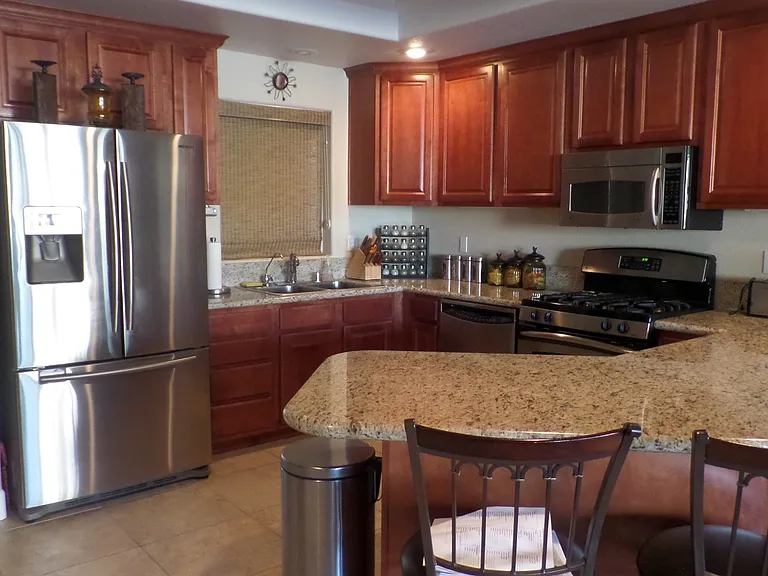 211 Moser Ave #R6 — Photo 2