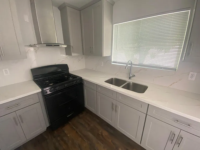 12411 Telfair Ave — Photo 3