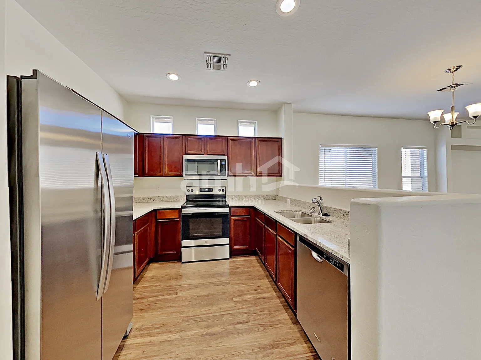 4 bed, 2.0 bath, 1894 sqft, $2,530 — Photo 3