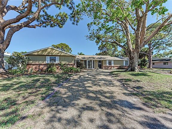 5th image of 1009 Estremadura Dr