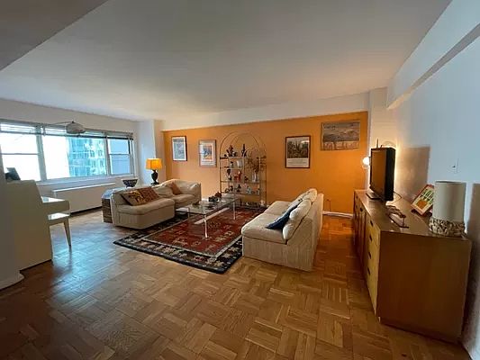 2nd image of 100 W 57th St APT 8R
