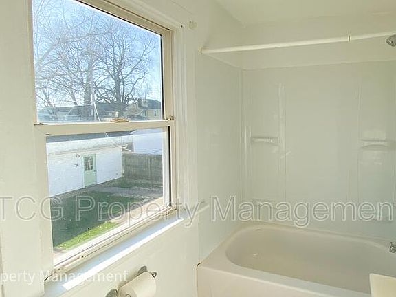 5th image of 317 1/2 E Superior St