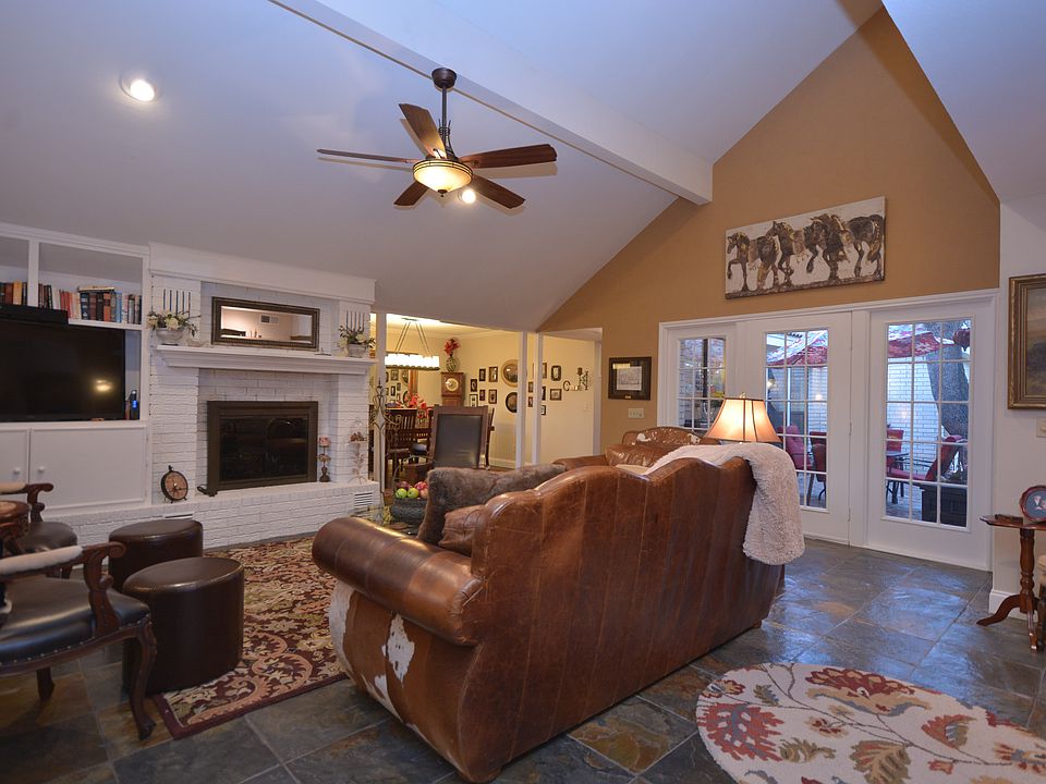 2nd image of 124 Lakeway Dr