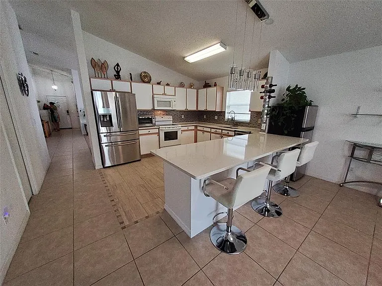 944 Lockbreeze Dr — Photo 9