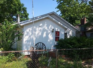 501 S Spruce St, Villa Grove, IL 61956