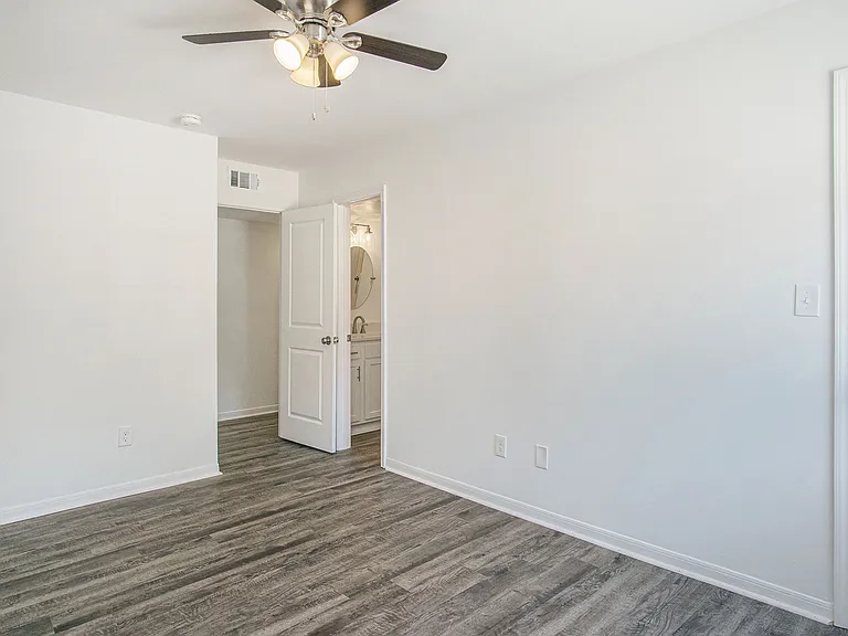Greendale Apartments — Photo 24