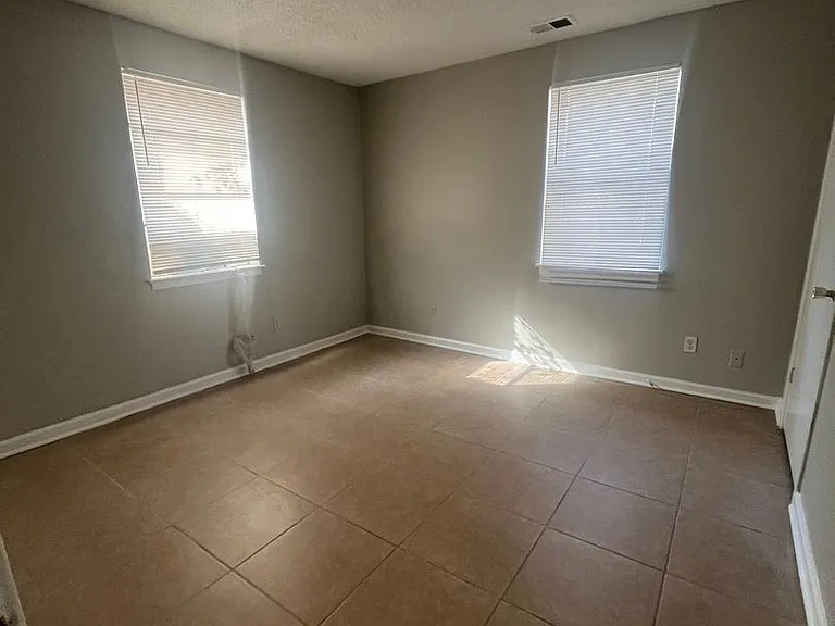 4016 Rhodes Ave — Photo 8