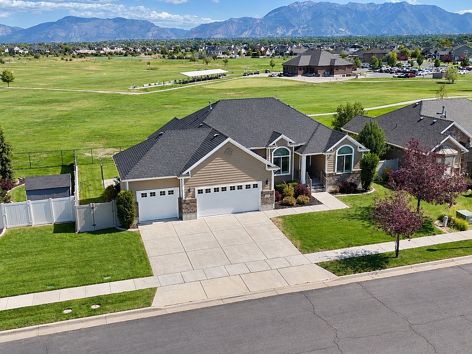1st image of 2444 N Hooded Crane Cir