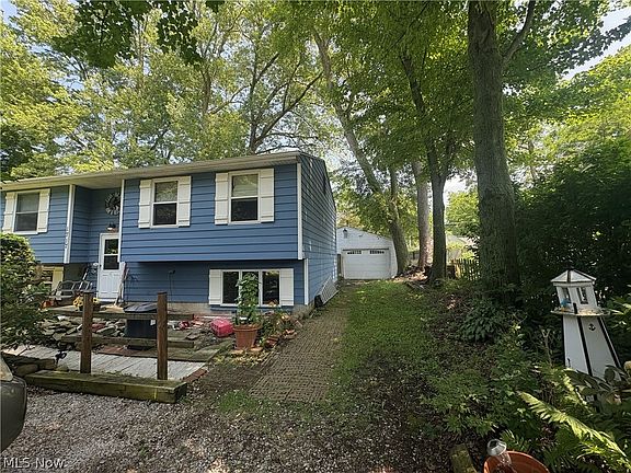 3rd image of 1717 Stirling Rd