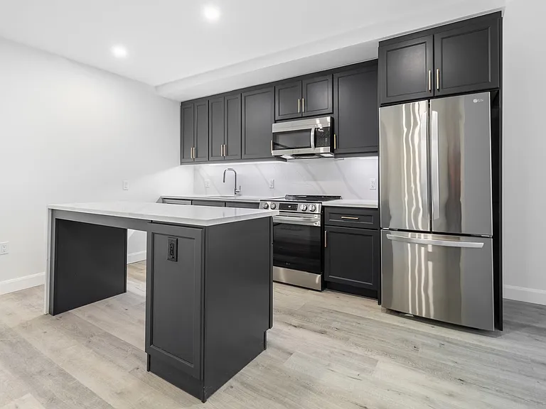 6301 Campeau Dr — Photo 24