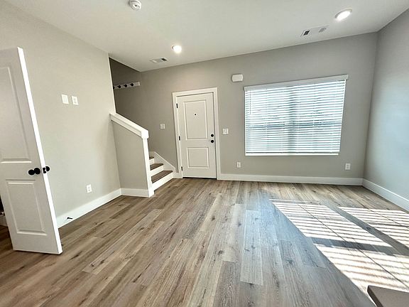 5th image of 124 N Centennial Ave
