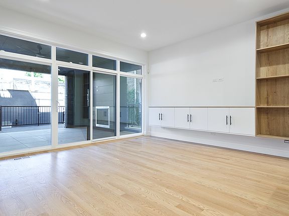 5th image of 2936 N Damen Ave APT 1