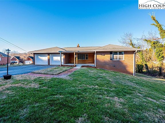 3rd image of 620 Diamondhead Drive