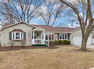 108 Triton Ln, Naperville, IL 60540