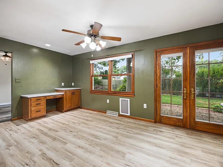 2526 W Huntington Dr — Photo 8