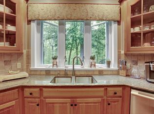 331 Deer Run Dr, Lewisburg, PA 17837