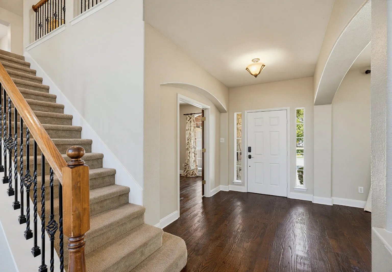 4 bed, 2.5 bath, 3070 sqft, $2,999 — Photo 3
