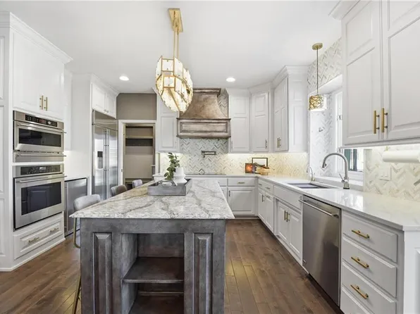 9206 W 146th Pl, Overland Park, KS 66221