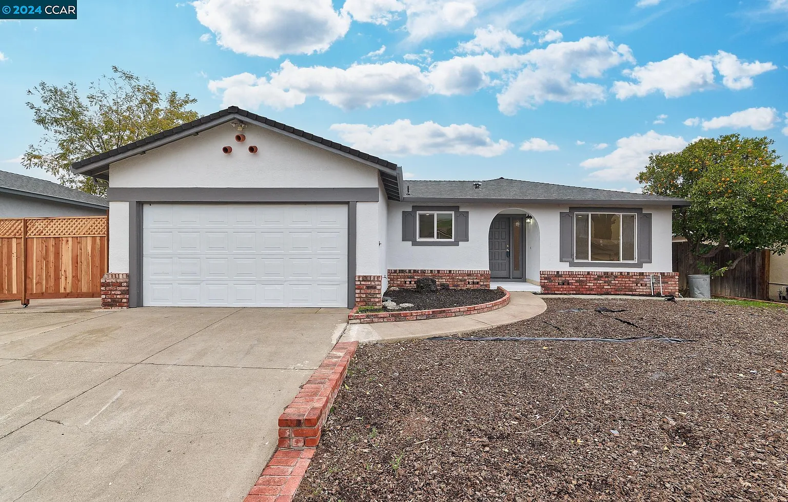 1331 Springhill Dr photo 1