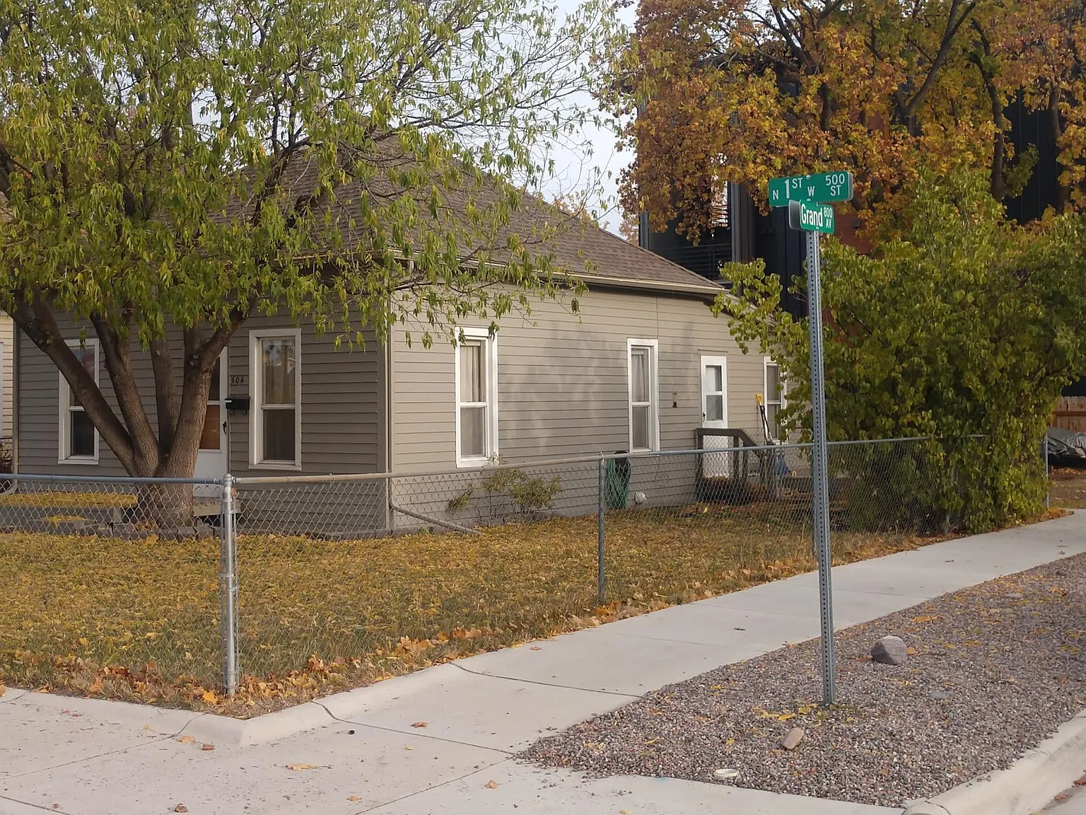 3 bed, 1008 sqft, $2,100 — Photo 2