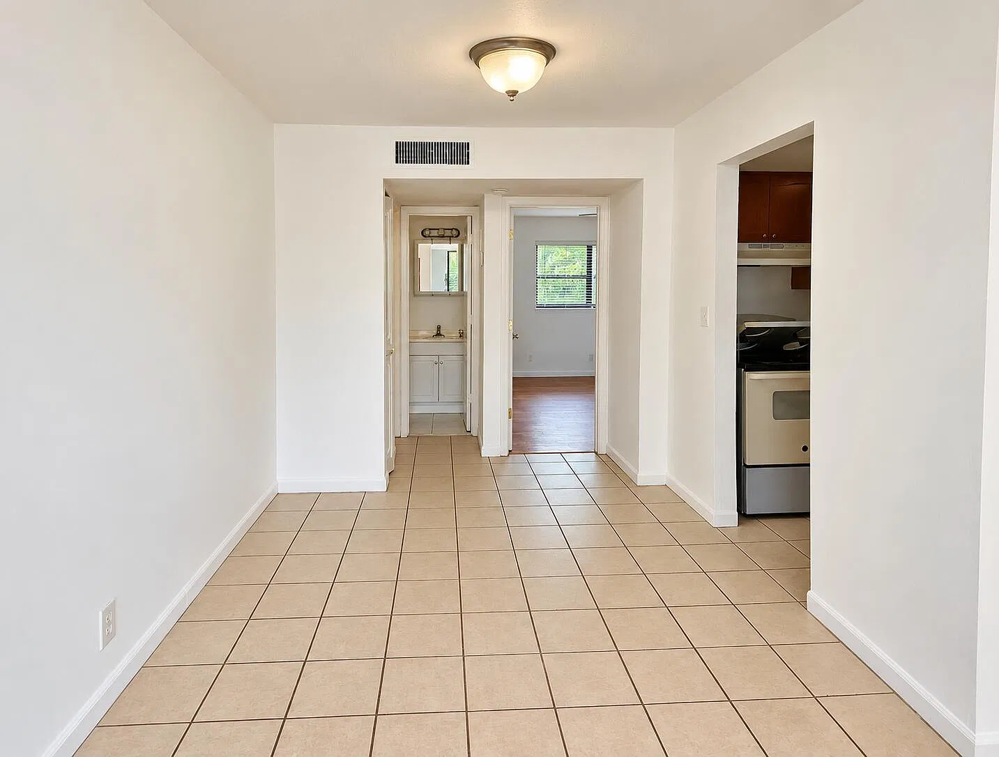 1 bed, 1.5 bath, 700 sqft, $1,770 — Photo 3