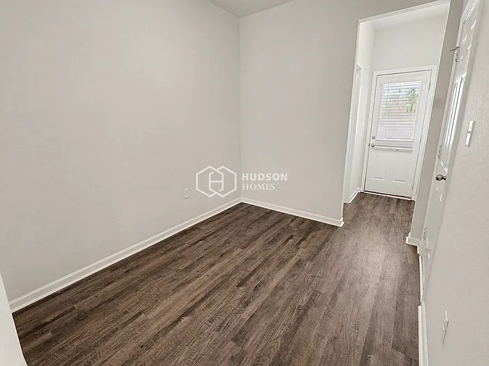 3 bed, 2.5 bath, 1367 sqft, $1,549 — Photo 4