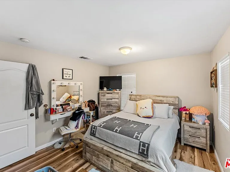3653 W Medici Ln — Photo 23