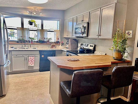 5th image of 1637 Calvin Cir