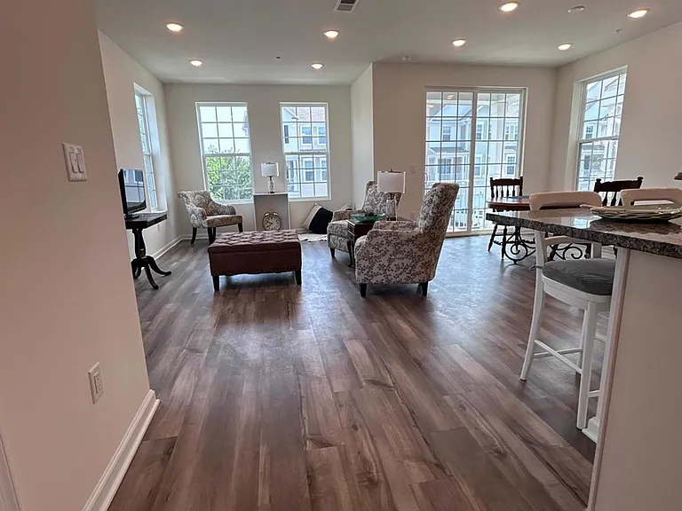 735 Station Rd — Photo 3
