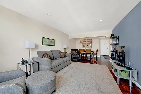 Sold by REMAX Elite | media 7