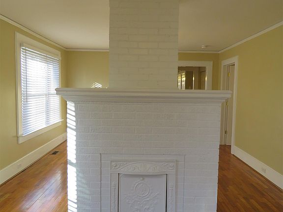 3rd image of 136 Buist Ave