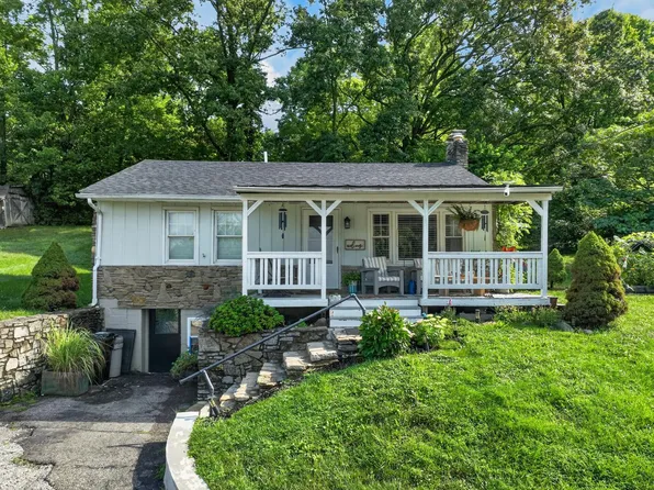 14 Houze St, Aurora, IN 47001
