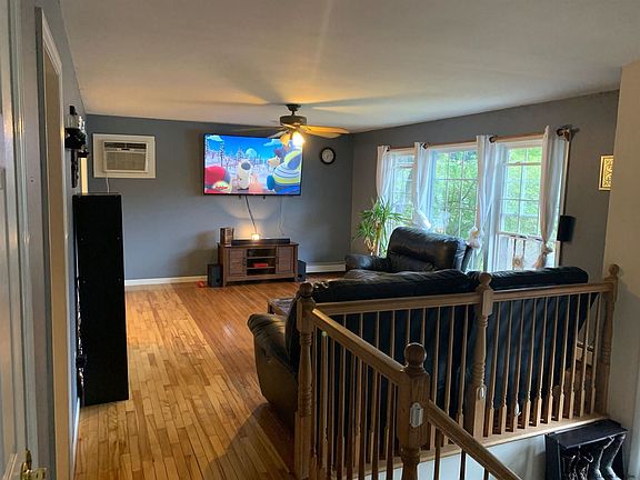 4th image of 37 Mountain View Dr