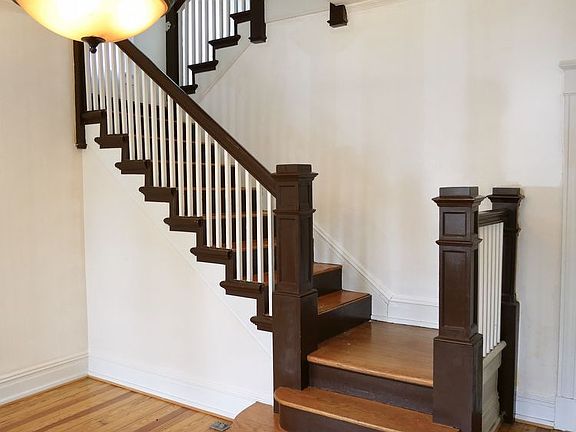 2nd image of 3217 Barton Ave