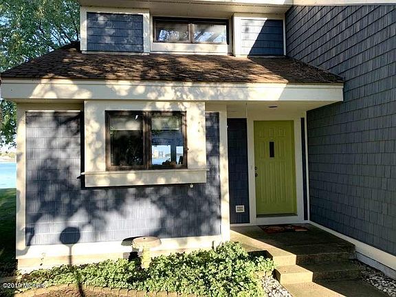 3rd image of 928 S Lakeshore Dr