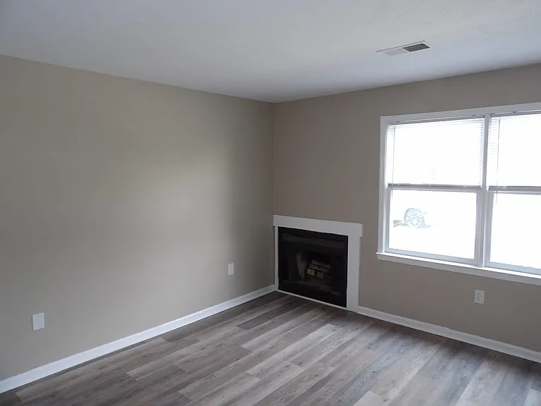902 Plaza Dr #5 — Photo 6
