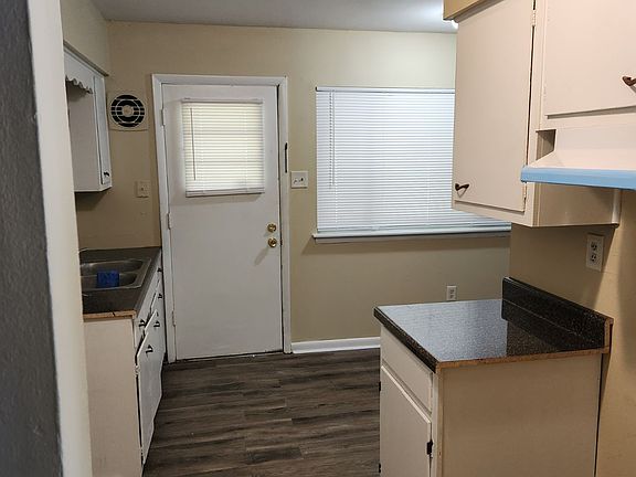 3rd image of 3531 Southland St