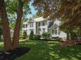 6 Danforth Dr, Bedford, NH 03110