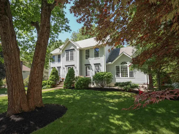 6 Danforth Drive, Bedford, NH 03110