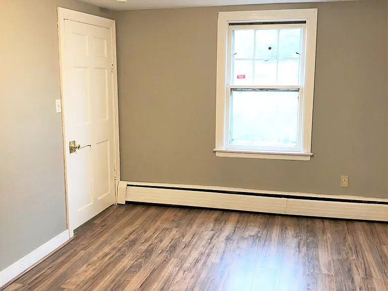 300 Sylvan Ave #A — Photo 3