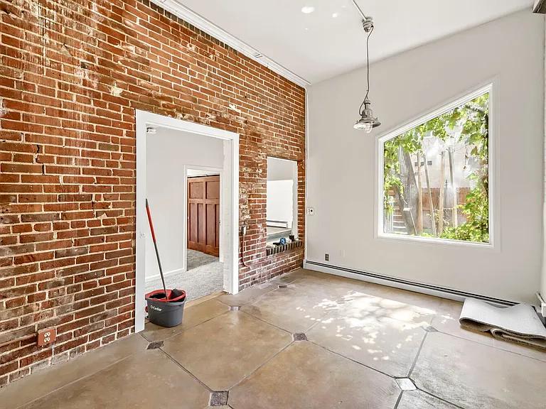 415 W 4th Ave — Photo 12
