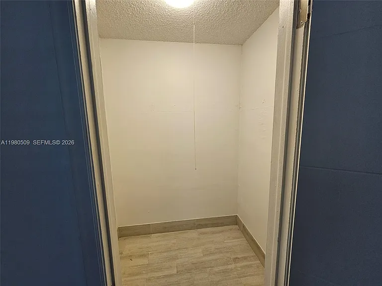 4621 SW 33rd Ave #1 — Photo 10