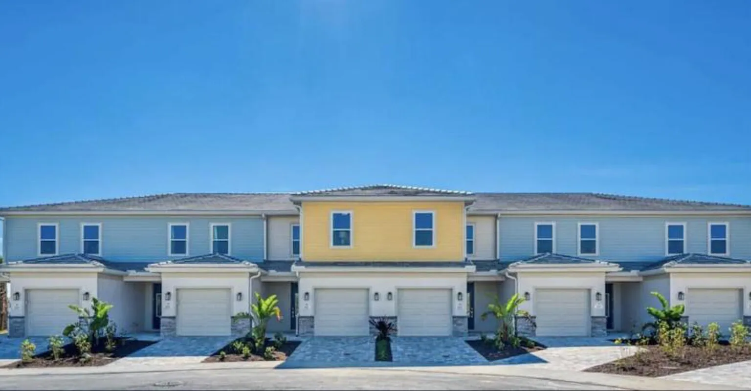 5-Star Golf Course Luxe Townhome-Close to Disney — Photo 1