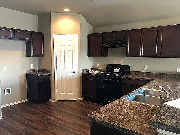 2414 Canyon Creek Dr — Photo 9