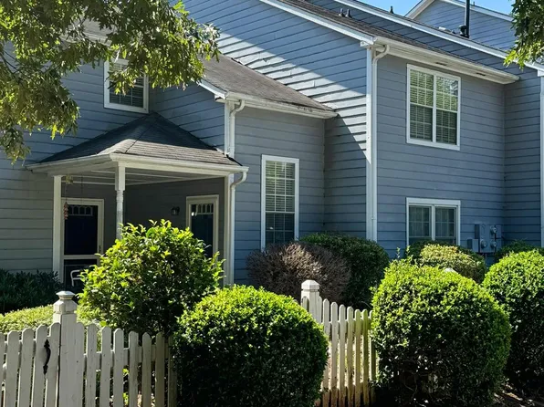 6049 Treetop Ct, Charlotte, NC 28212