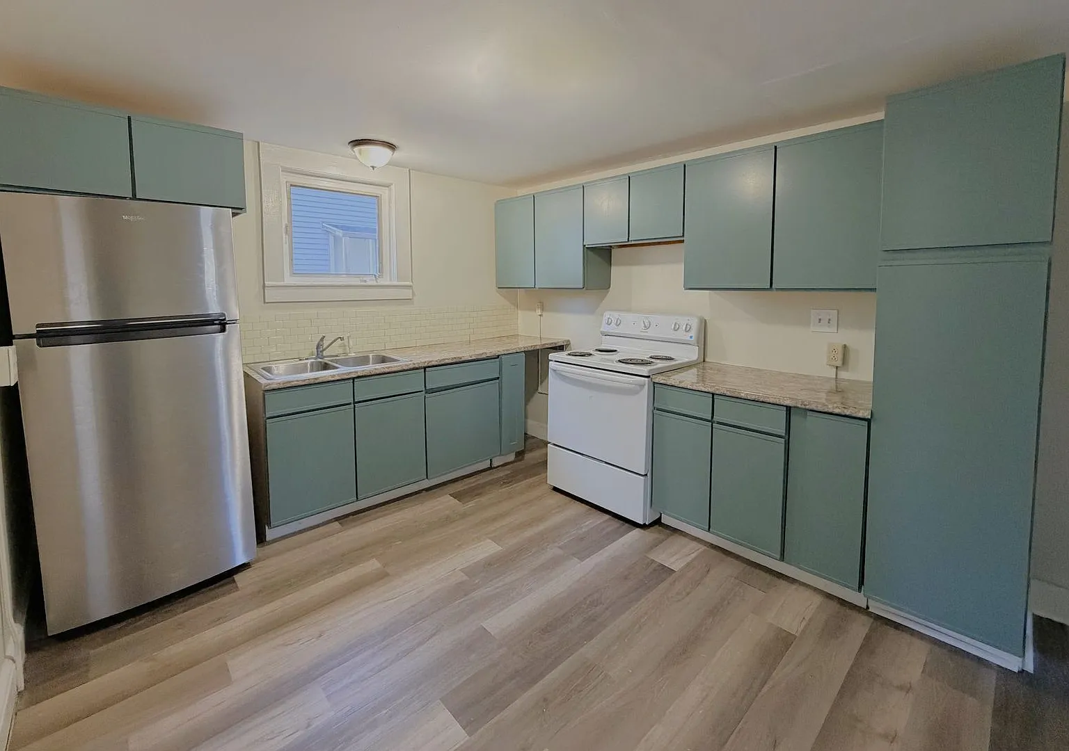 8 Crystal Street — Photo 1