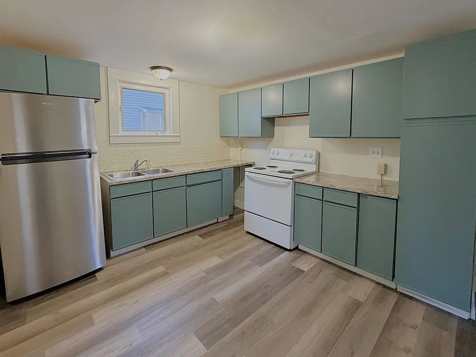 8 Crystal St