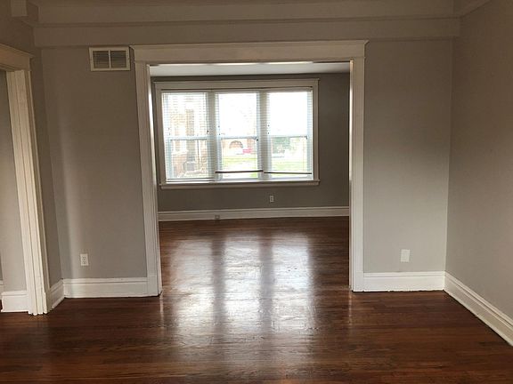 5th image of 3304 Russell Blvd #1